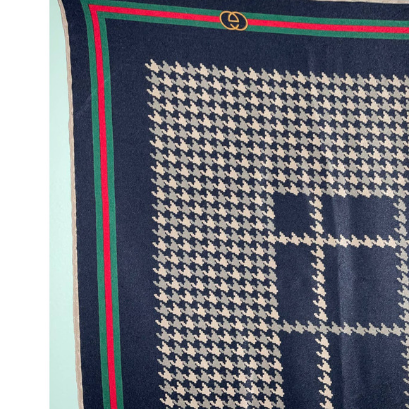 GUCCI ACCESSORY COLLECTION 100% SILK SCARF FRENCH HORN 90 - Picture 8 of 13